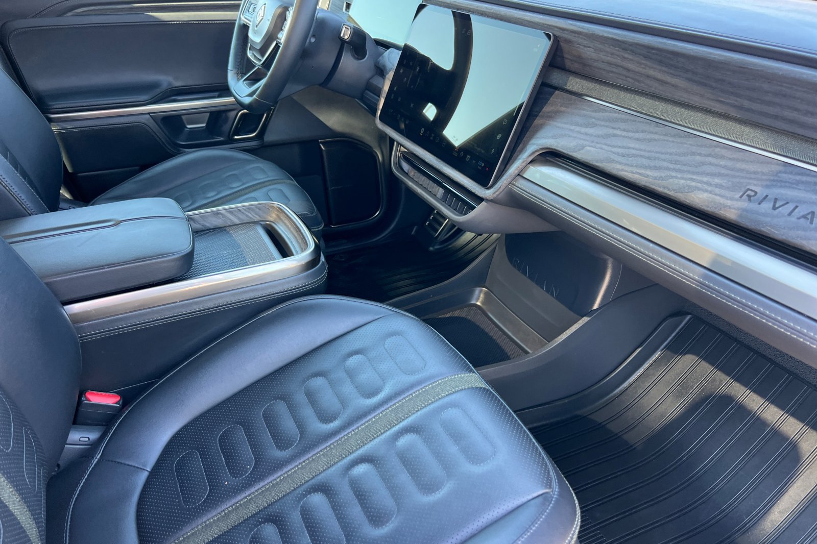 Used 2022 Rivian R1S Launch Edition Quad AWD/4WD image 17