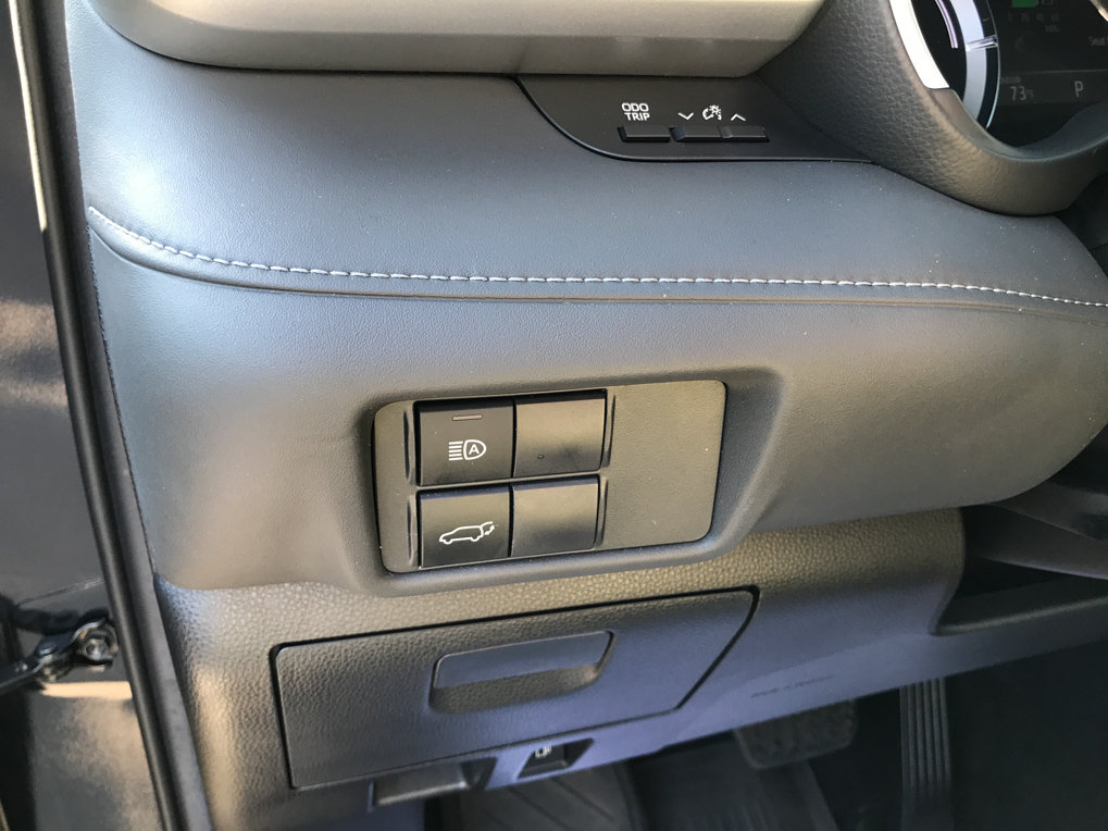 Certified 2020 Toyota Highlander XLE AWD/4WD image 17