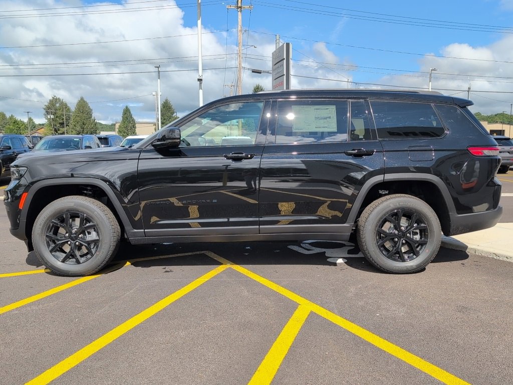 New 2025 Jeep Grand Cherokee L Altitude image 4