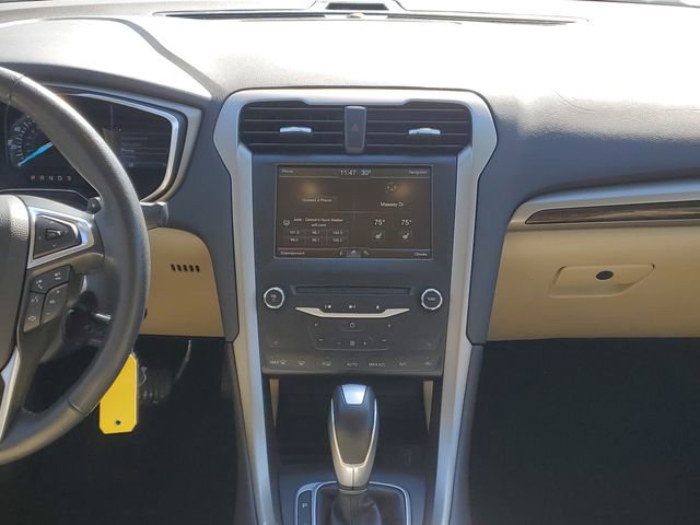 Used 2015 Ford Fusion SE w/ Equipment Group 202A image 23