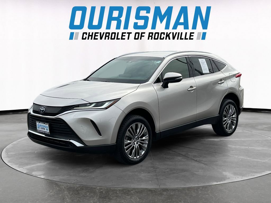 Used 2022 Toyota Venza XLE image 2