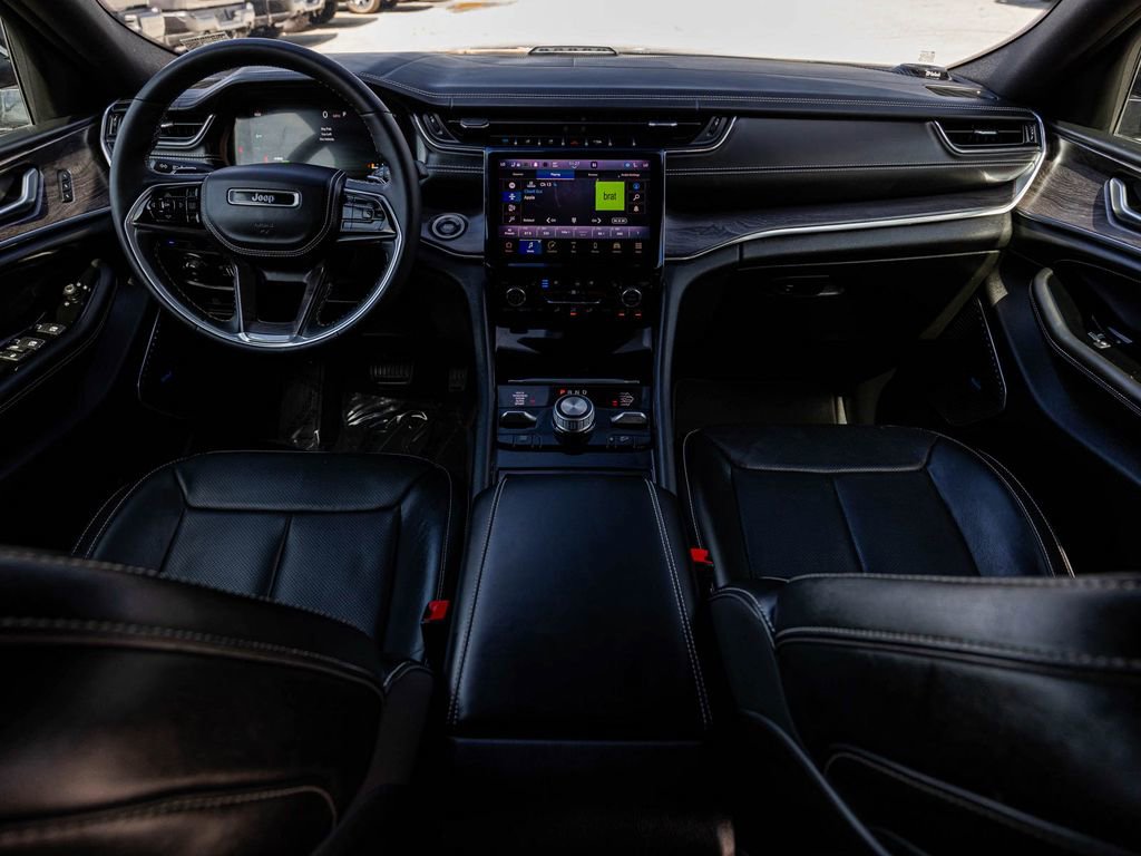Used 2022 Jeep Grand Cherokee Overland AWD/4WD image 22