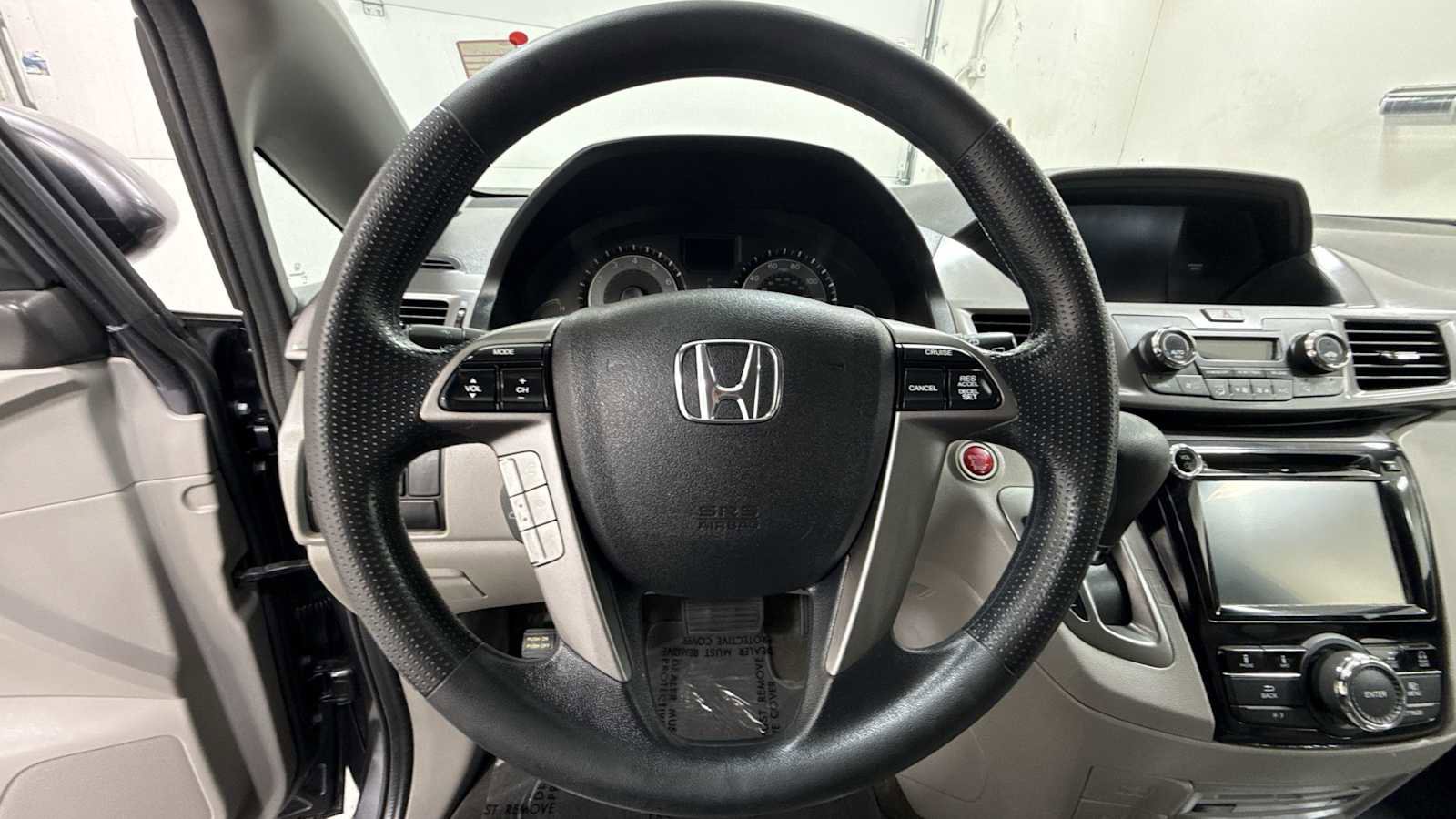 Used 2017 Honda Odyssey SE image 16