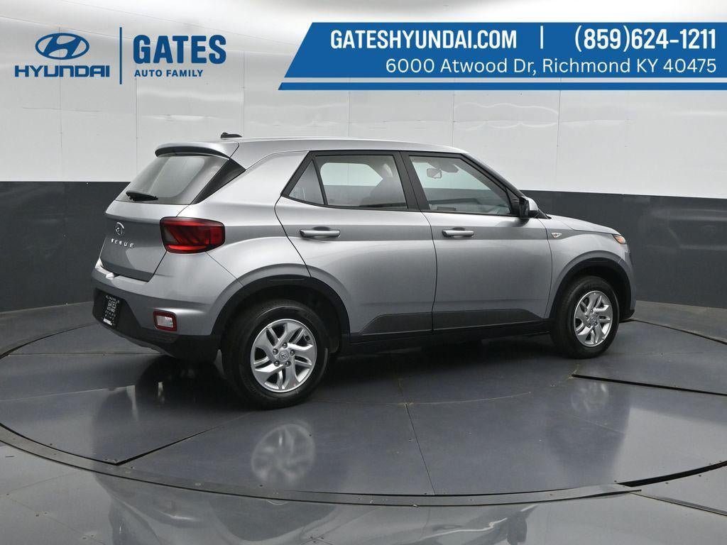 New 2026 Hyundai Venue SE FWD image 2