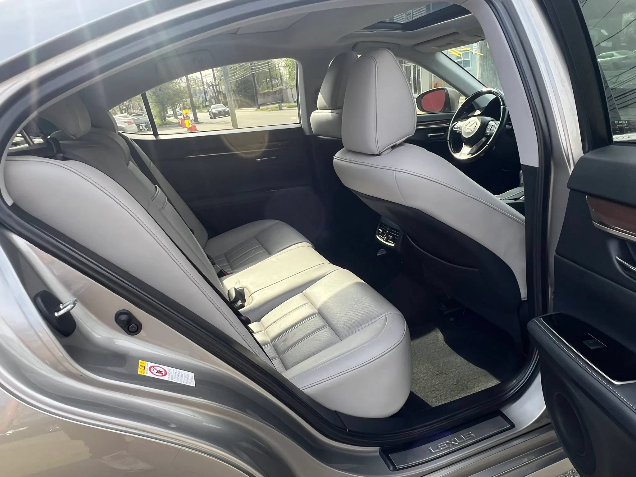 Used 2018 Lexus ES 350 w/ Luxury Package w/Wood Trim FWD image 29