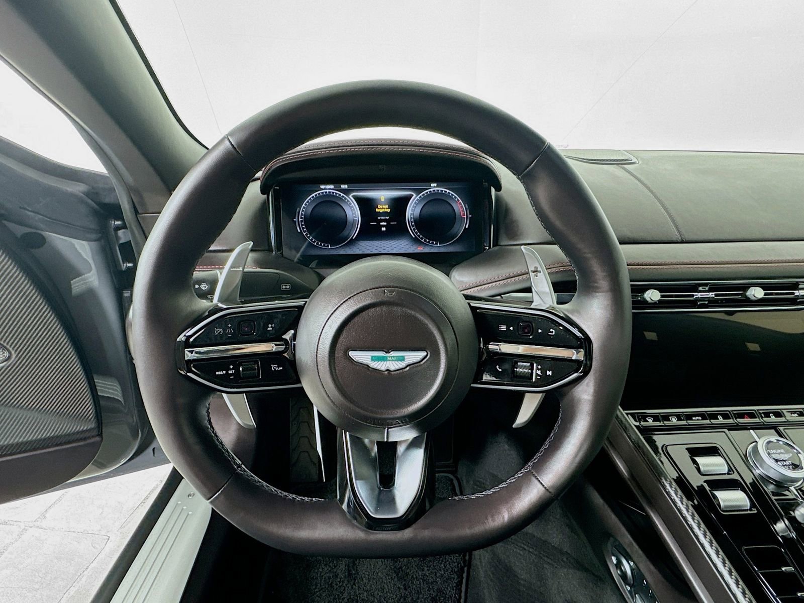 Used 2025 Aston Martin DB12 Coupe RWD image 11