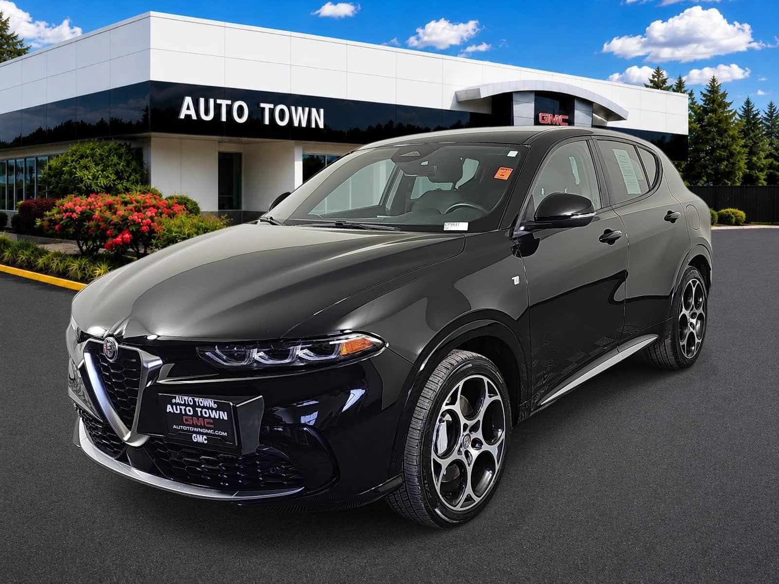 Used 2024 Alfa Romeo Tonale Ti w/ Premium Interior Package AWD/4WD image 1
