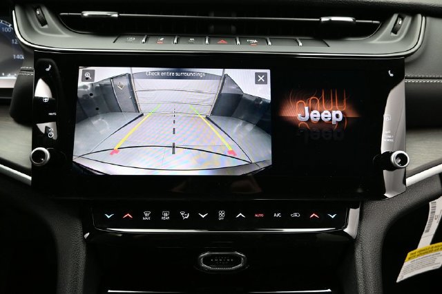 New 2026 Jeep Grand Cherokee Altitude AWD/4WD image 37