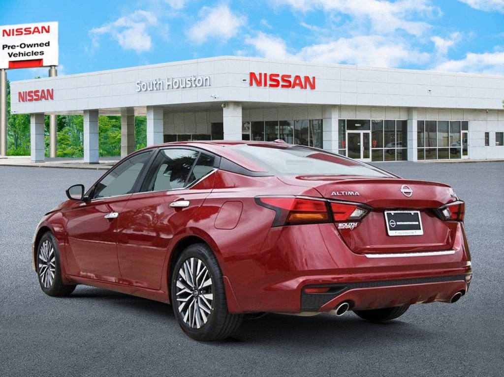 Used 2023 Nissan Altima 2.5 SV w/ SV Premium Package image 3