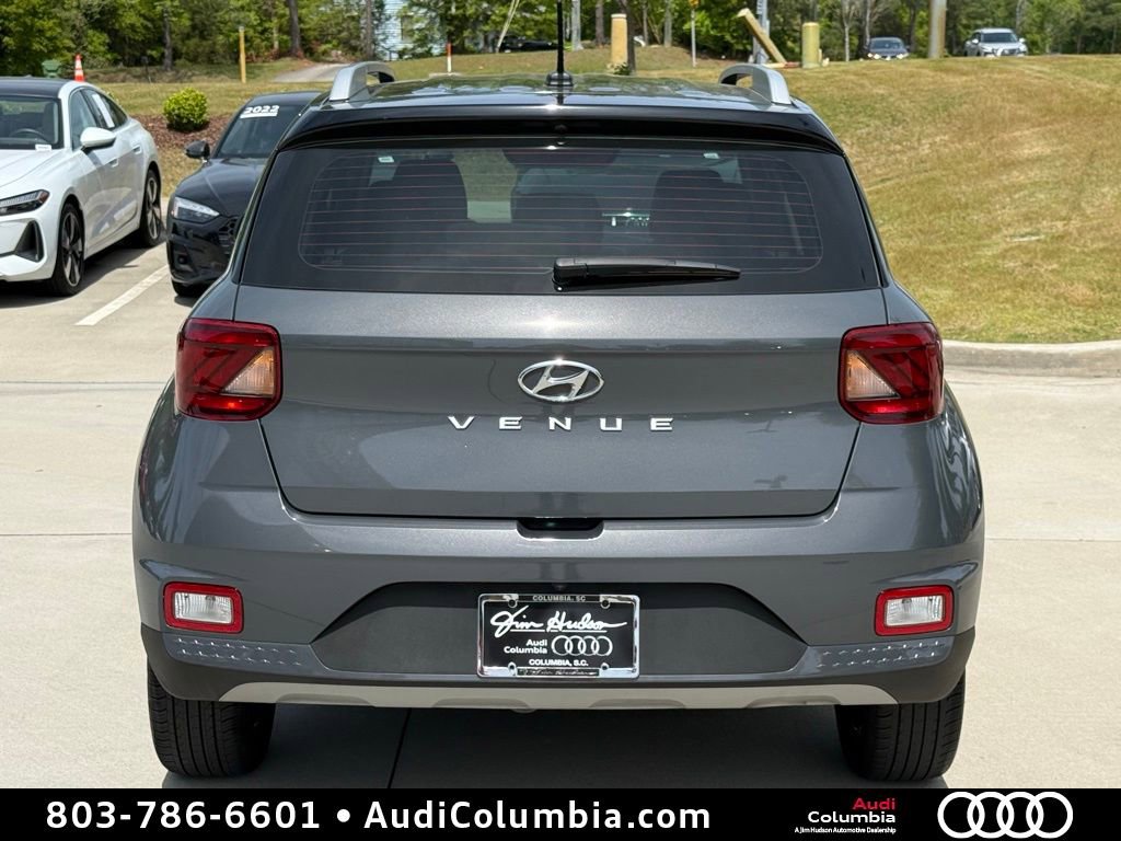 Used 2024 Hyundai Venue Limited image 11