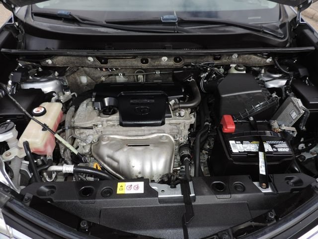 Used 2018 Toyota RAV4 LE FWD image 19