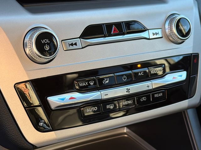 Used 2022 Ford Explorer XLT w/ Equipment Group 202A image 27