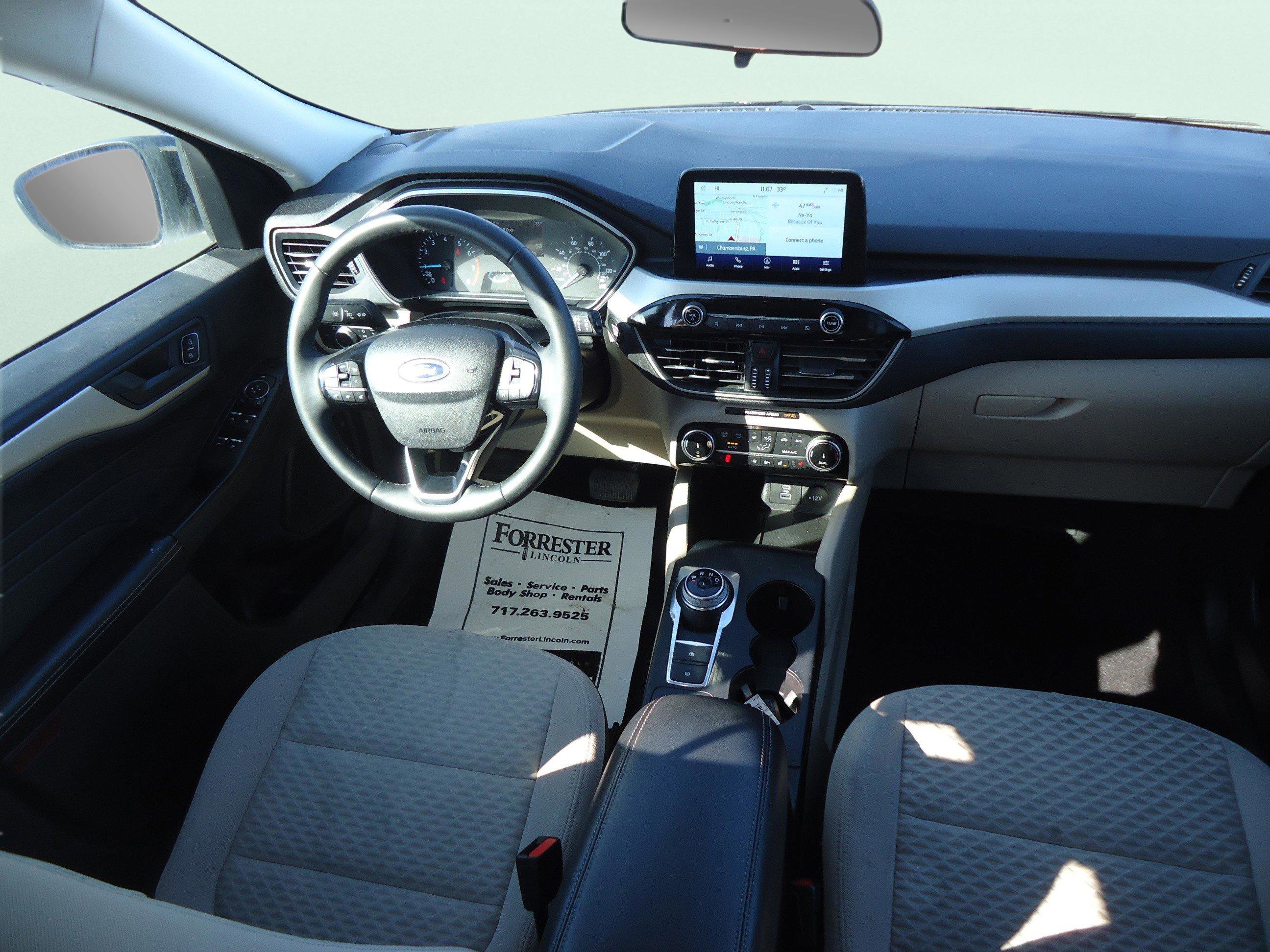 Used 2022 Ford Escape SE w/ SE Sport Appearance Package image 10