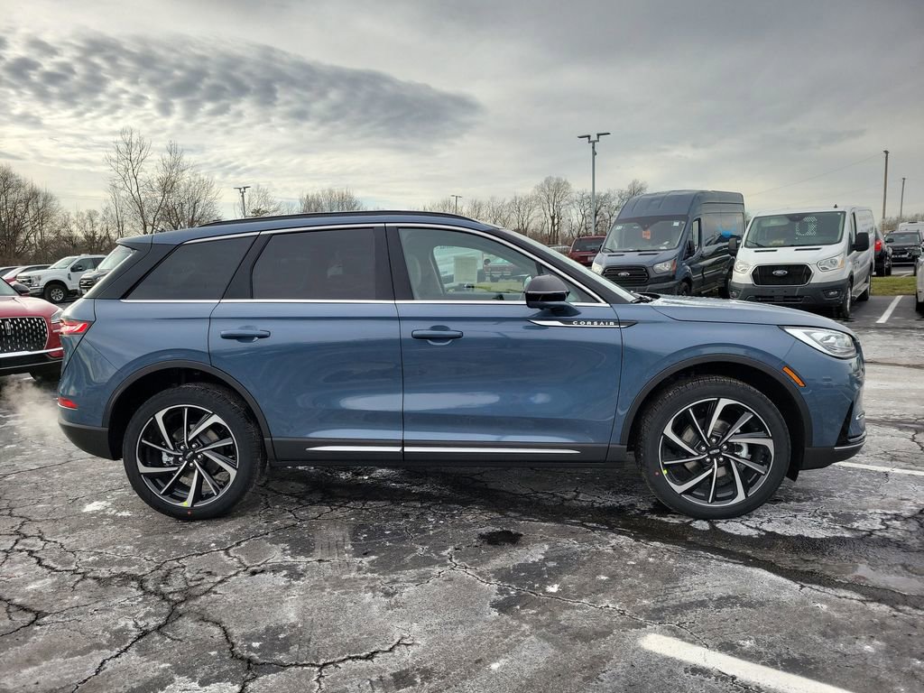 New 2026 Lincoln Corsair Reserve w/ Rear Removable Package Tray AWD/4WD image 3