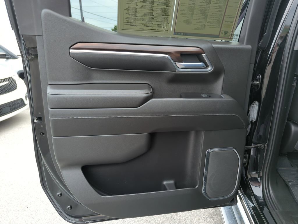 Used 2022 GMC Sierra 1500 SLT w/ SLT Premium Plus Package AWD/4WD image 28