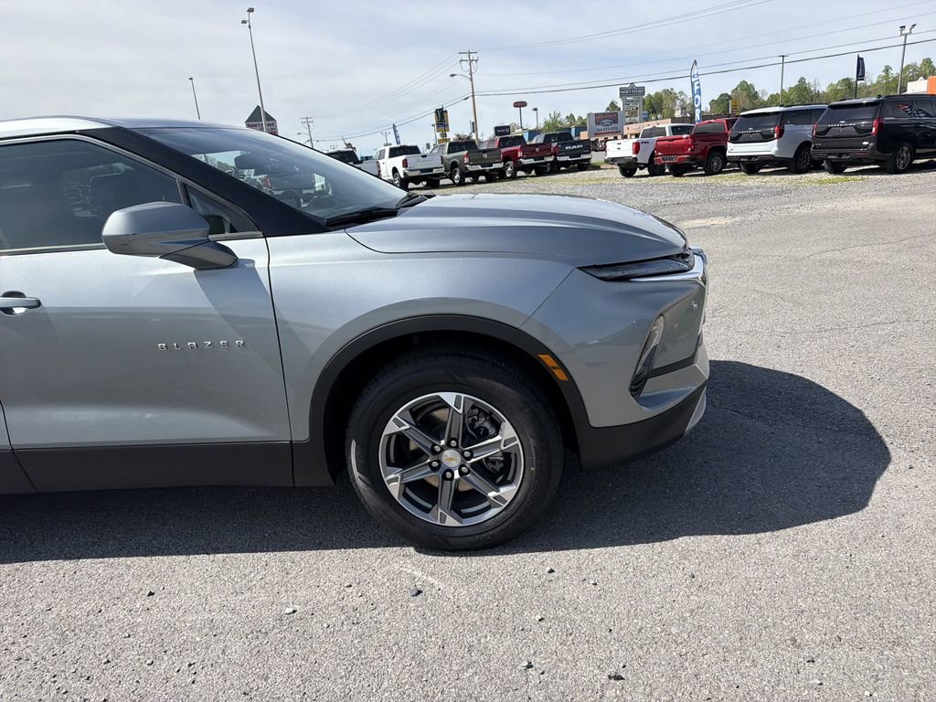 Used 2025 Chevrolet Blazer LT AWD/4WD image 4