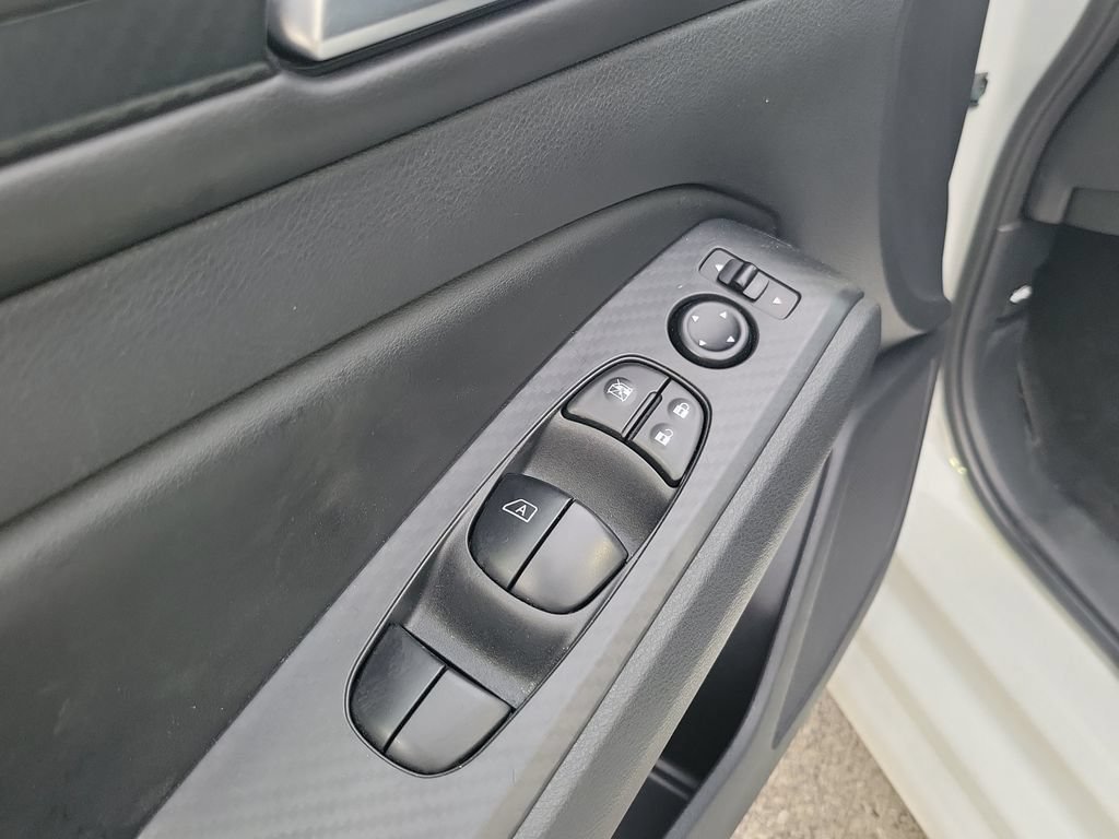 Used 2025 Nissan Altima 2.5 SV FWD image 18