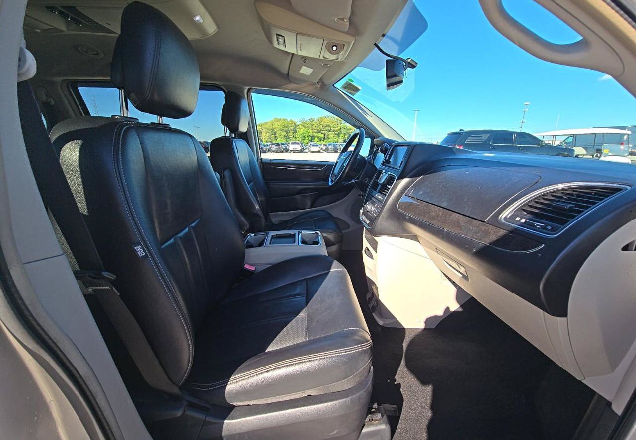 Used 2012 Chrysler Town & Country Touring w/ Entertainment Group #1 FWD image 11