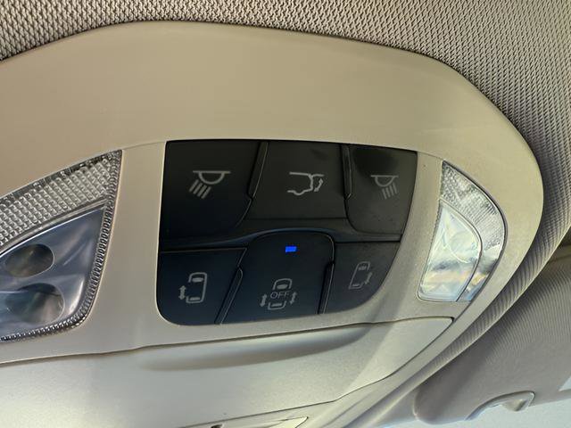 Used 2024 Chrysler Pacifica Touring-L FWD image 16