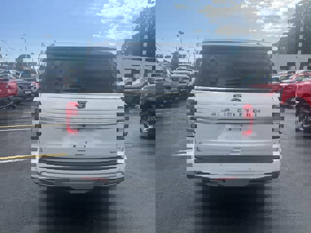 Used 2024 Ford Expedition Max XLT image 6