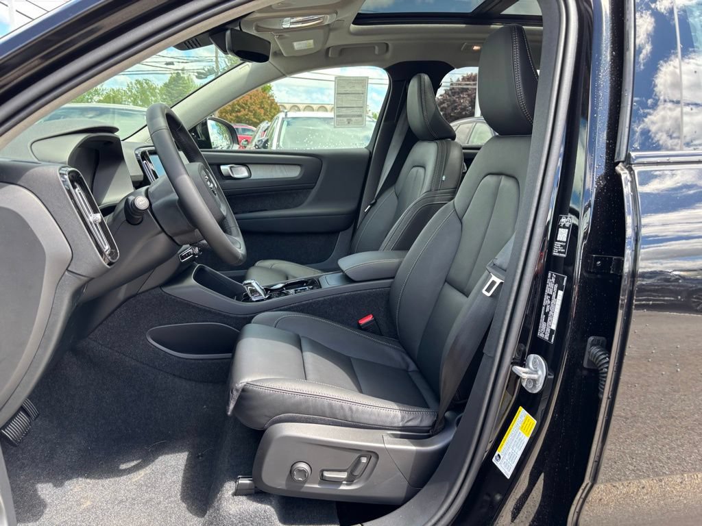 New 2026 Volvo XC40 B5 Plus w/ Climate Package AWD/4WD image 15