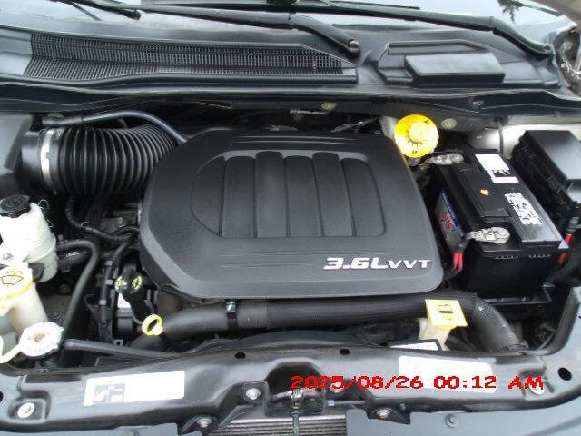 Used 2014 Chrysler Town & Country Touring image 35