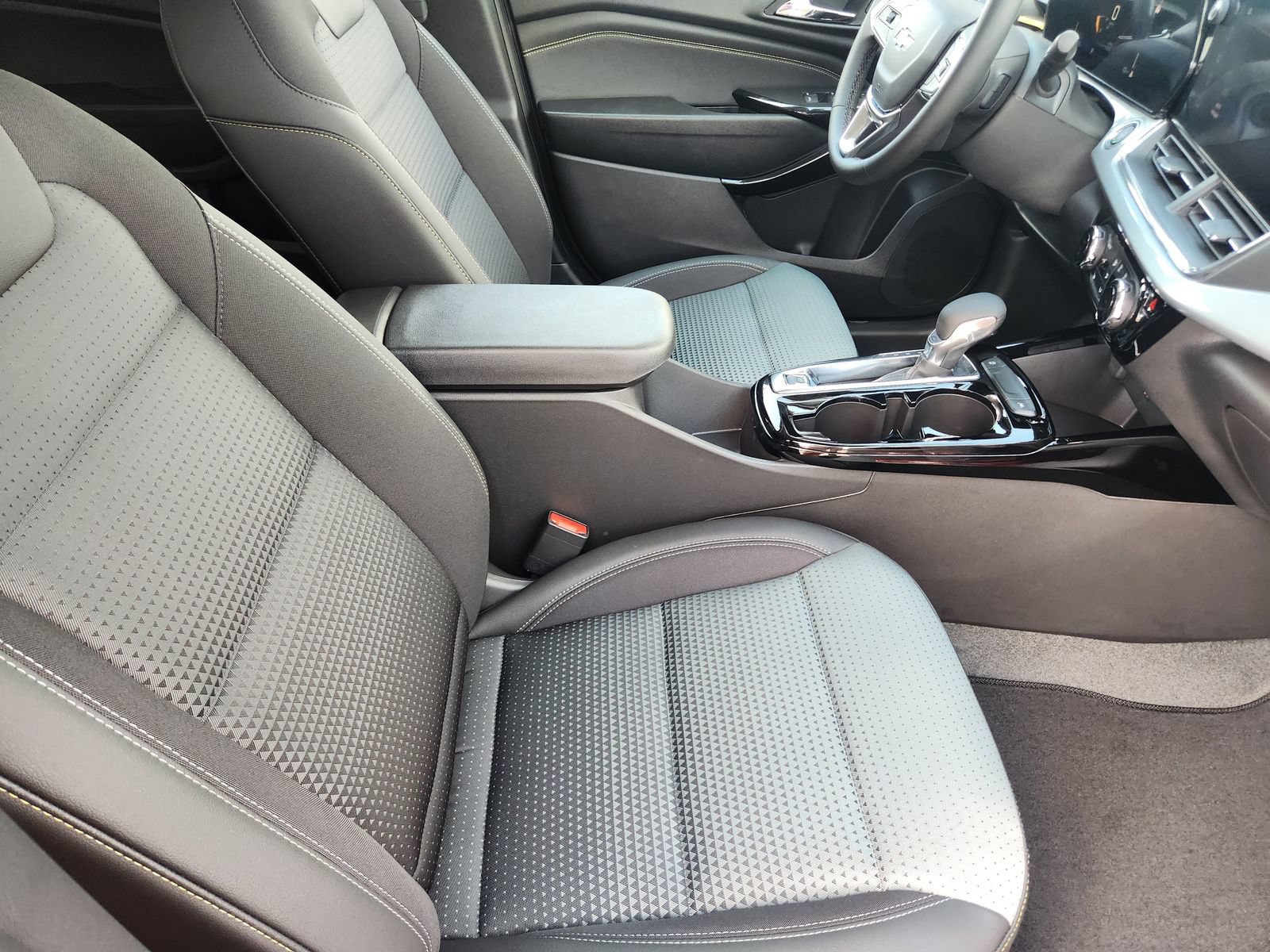 New 2026 Chevrolet Trax LT w/ LT Convenience Package FWD image 14