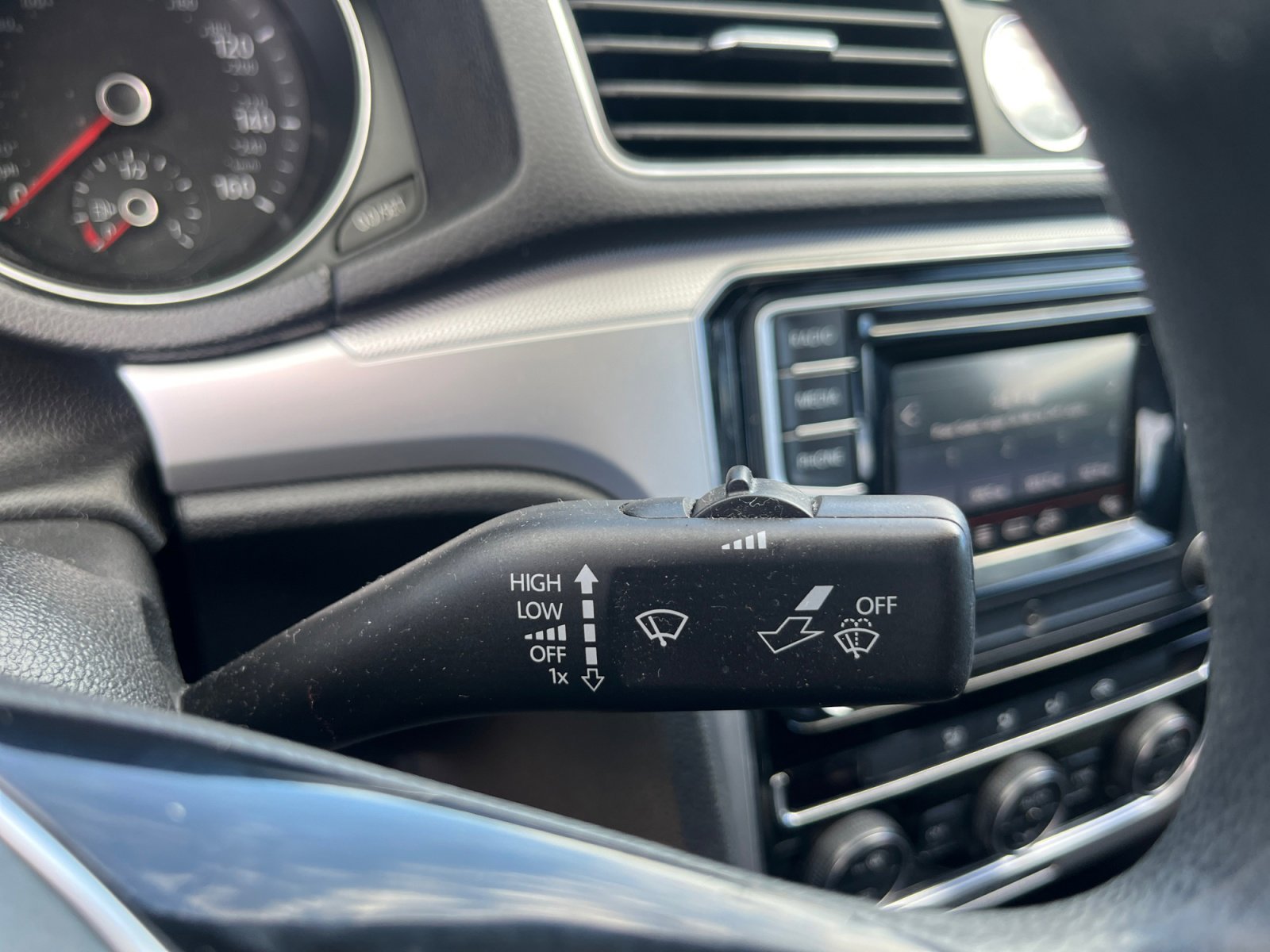 Used 2017 Volkswagen Passat 1.8T S image 11