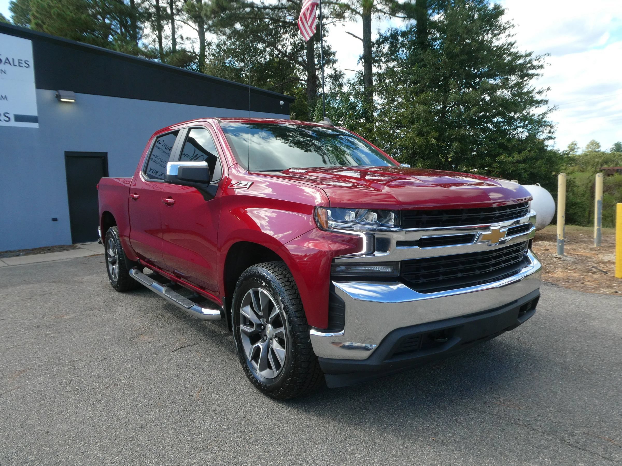 Used 2021 Chevrolet Silverado 1500 LT w/ All Star Edition Plus AWD/4WD image 3