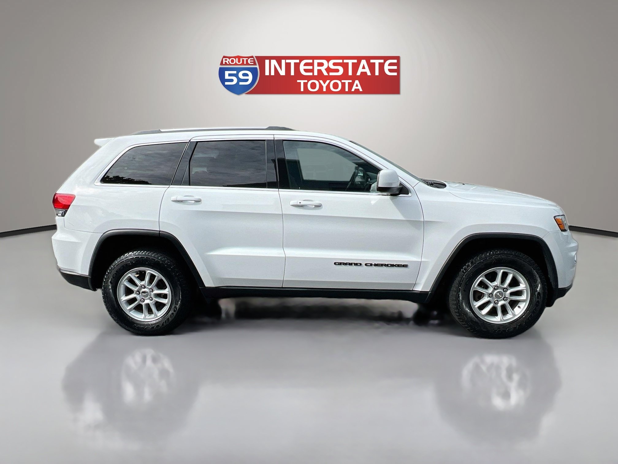 Used 2019 Jeep Grand Cherokee Laredo AWD/4WD image 8