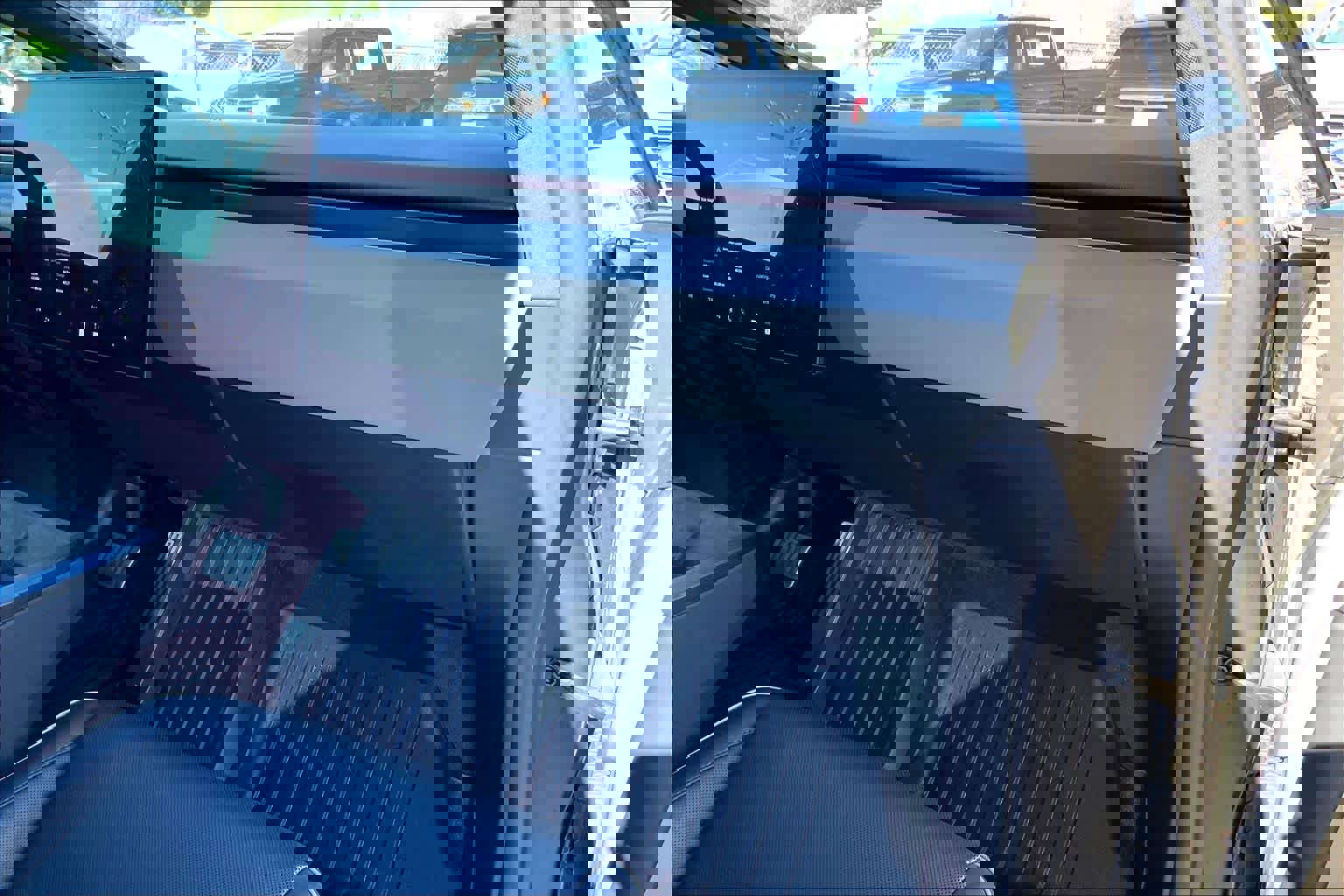 Used 2024 Tesla Cybertruck AWD Crew Cab image 17