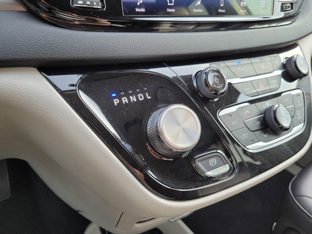 Used 2024 Chrysler Pacifica Touring-L image 30