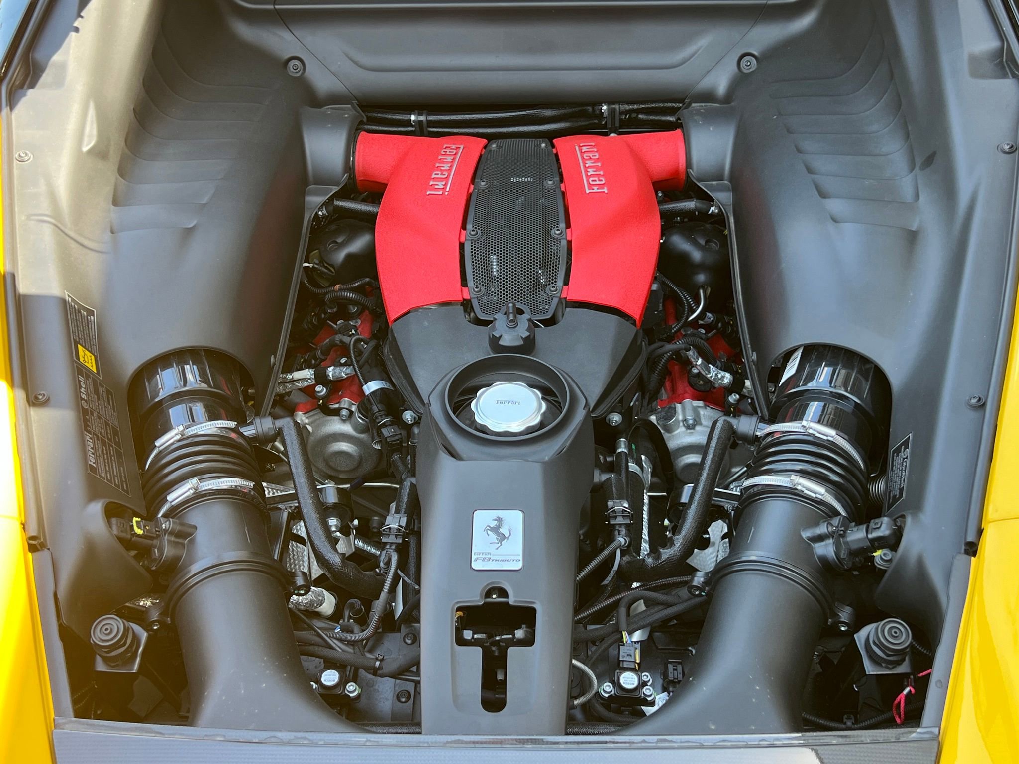 Used 2022 Ferrari F8 Tributo RWD image 40