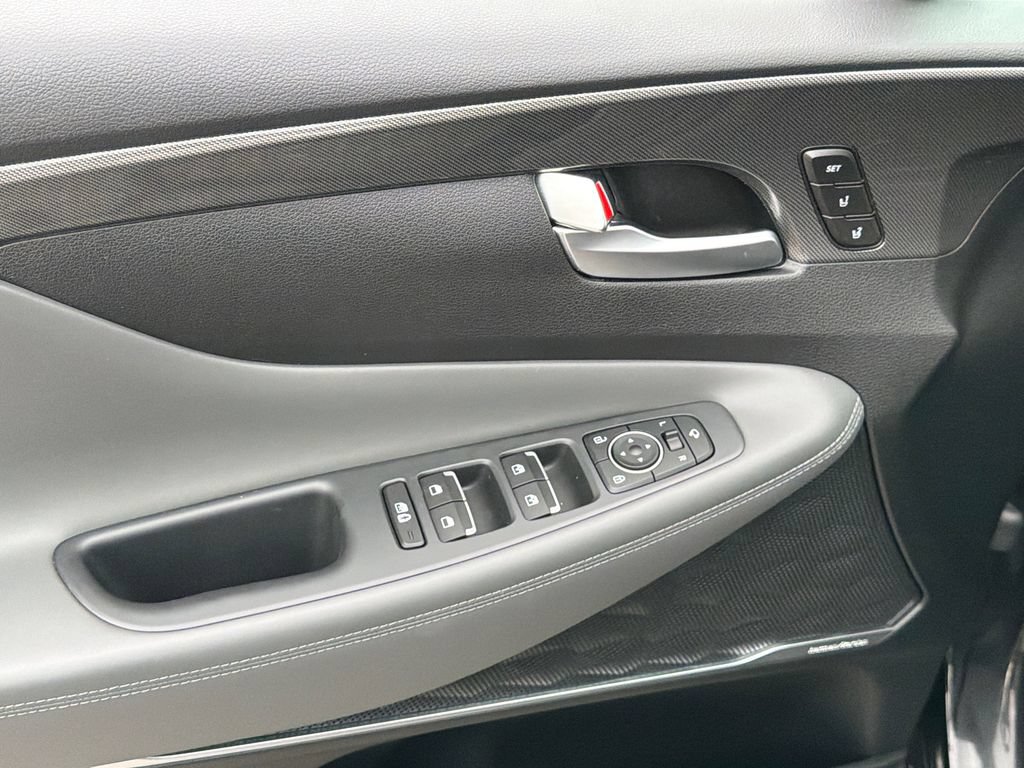 Used 2023 Hyundai Santa Fe Limited AWD/4WD image 16