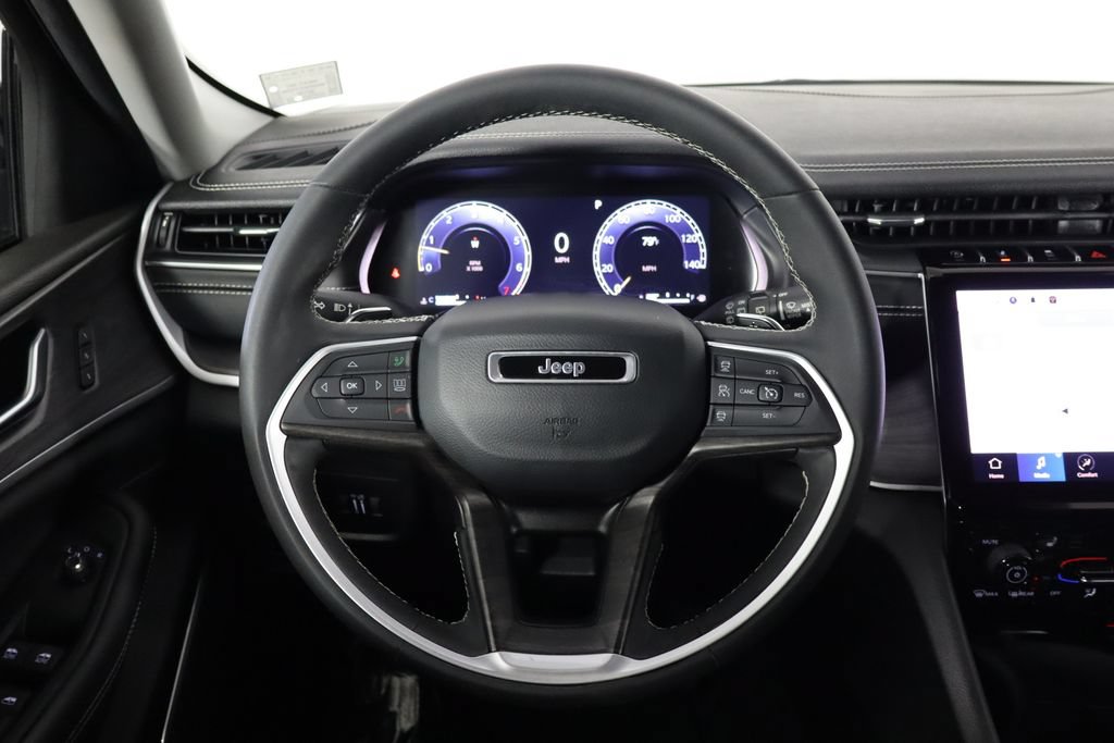 Used 2023 Jeep Grand Cherokee Limited RWD image 7