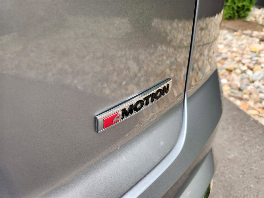 Certified 2022 Volkswagen Atlas Cross Sport SEL Premium R-Line image 25