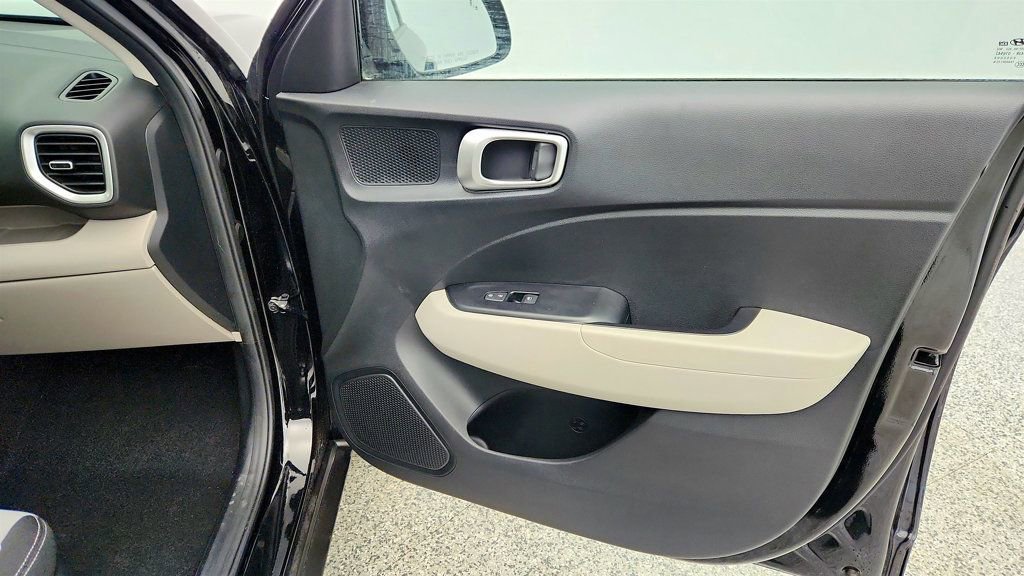 Used 2024 Hyundai Venue SEL image 26