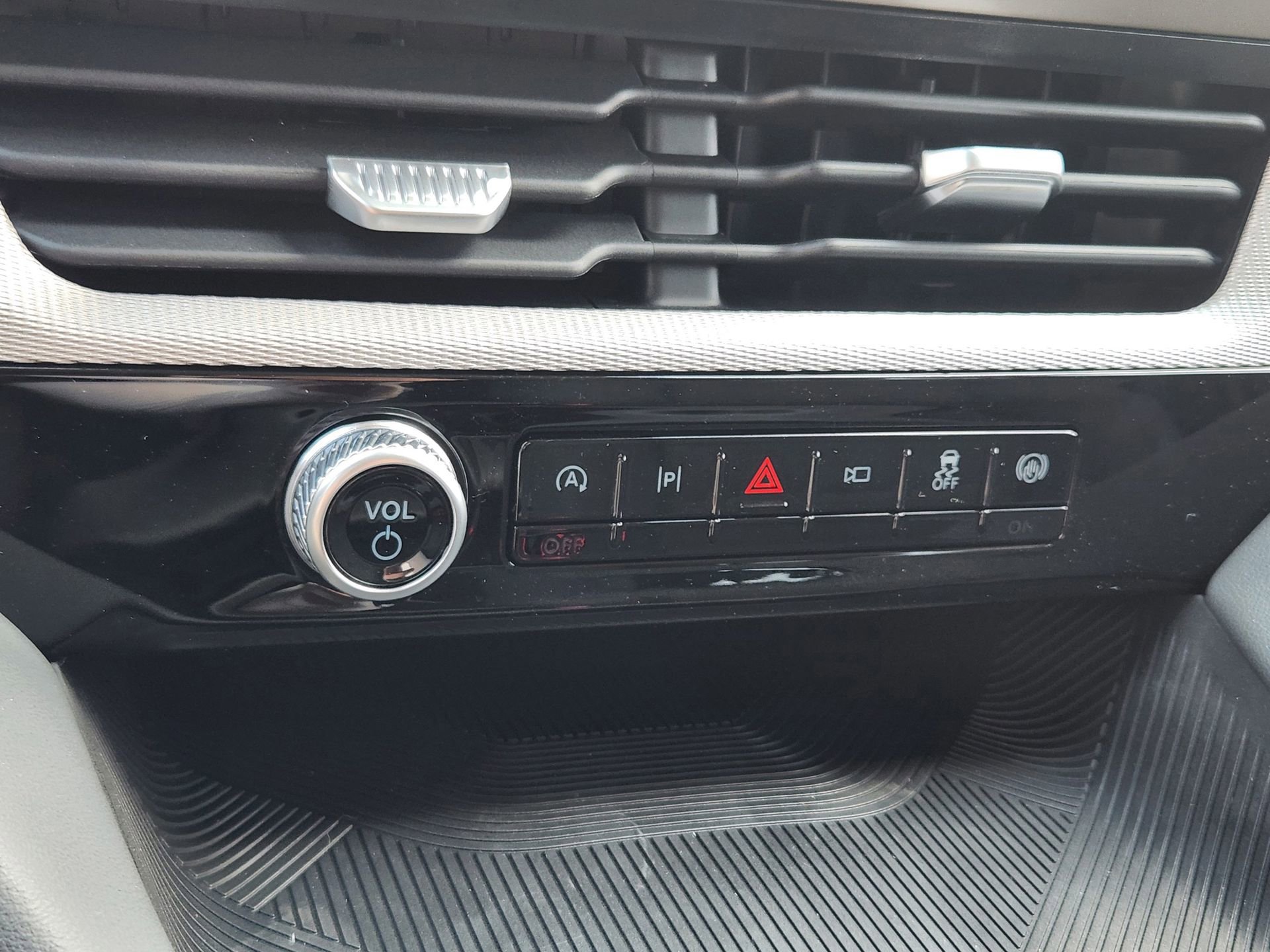 New 2025 Ford Explorer Active image 15