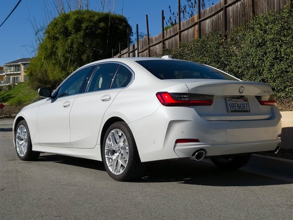 Used 2025 BMW 330i Sedan w/ Parking Assistance Package image 29