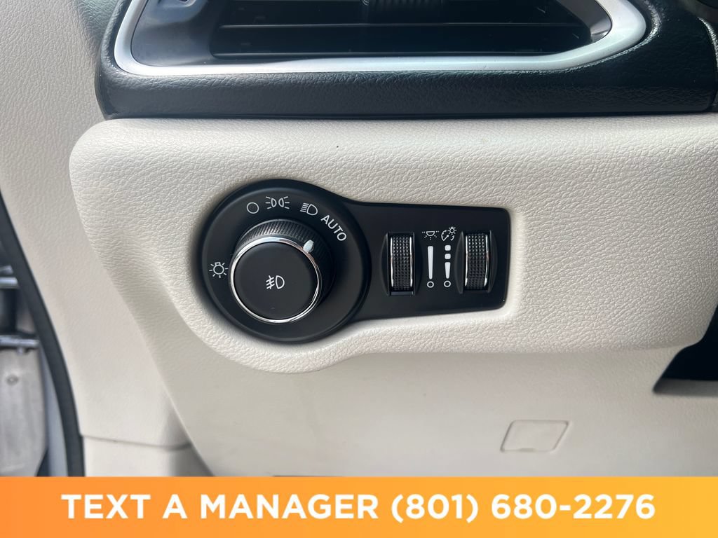 Used 2018 Chrysler Pacifica Touring-L w/ Advanced Safetytec Group FWD image 29