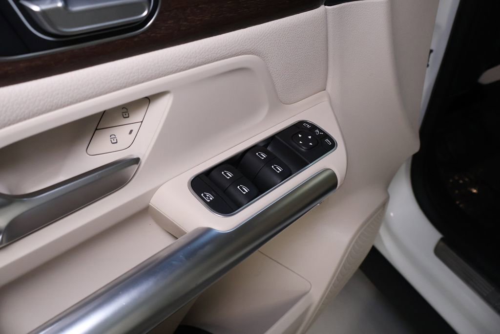 Used 2021 Mercedes-Benz GLA 250 4MATIC w/ Premium Package image 15