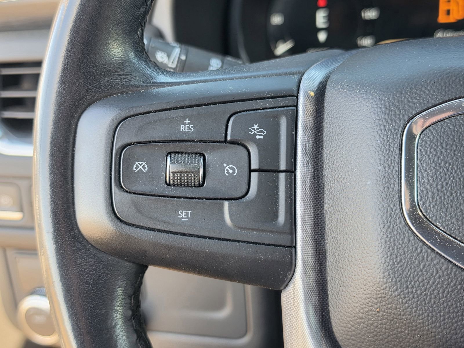 Used 2023 GMC Yukon XL SLT image 24