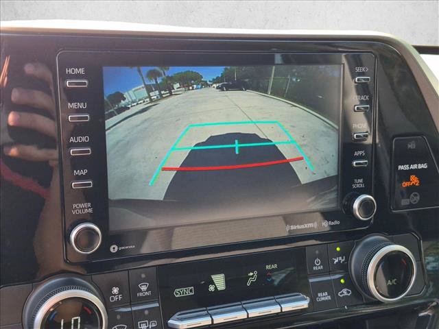 Used 2021 Toyota Highlander LE FWD image 13