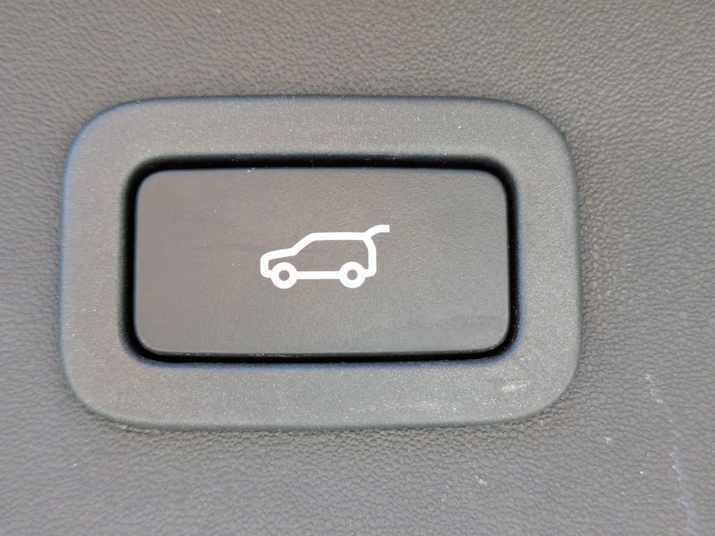 Used 2016 Land Rover Discovery Sport HSE Luxury image 14