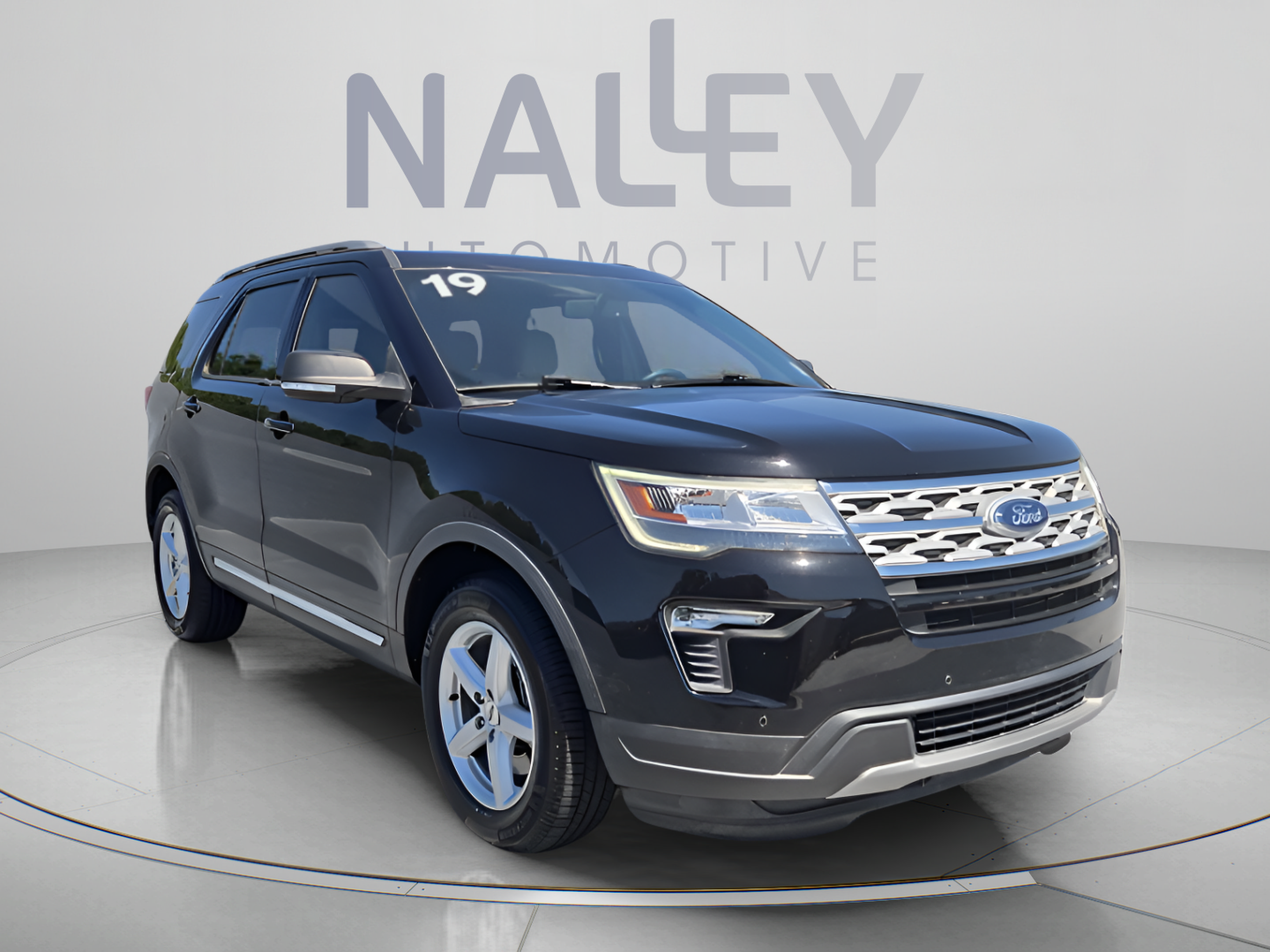 Used 2019 Ford Explorer XLT w/ Equipment Group 202A FWD image 7