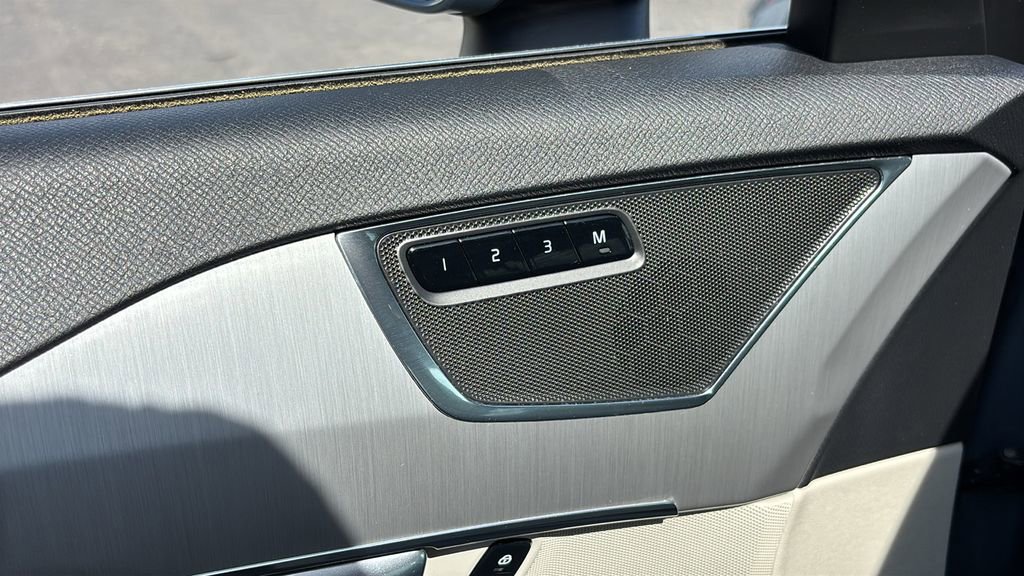 Used 2022 Volvo XC90 T5 Momentum w/ Climate Package image 11