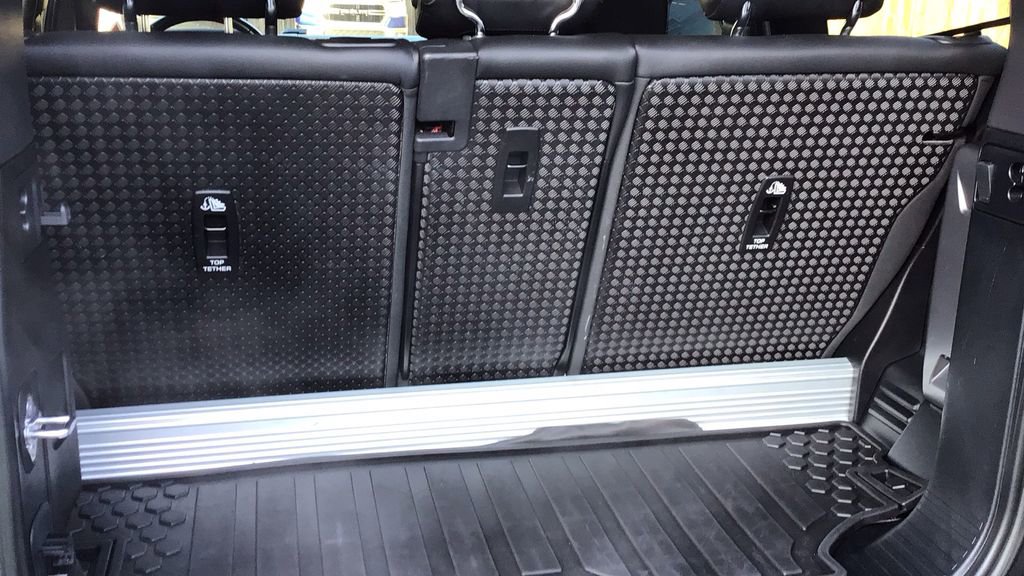 Used 2023 Land Rover Defender 90 SE image 11