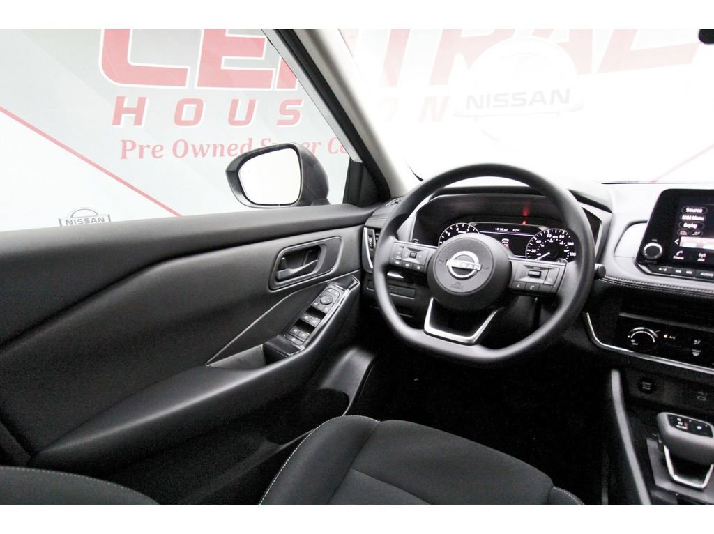 Used 2024 Nissan Rogue S image 6