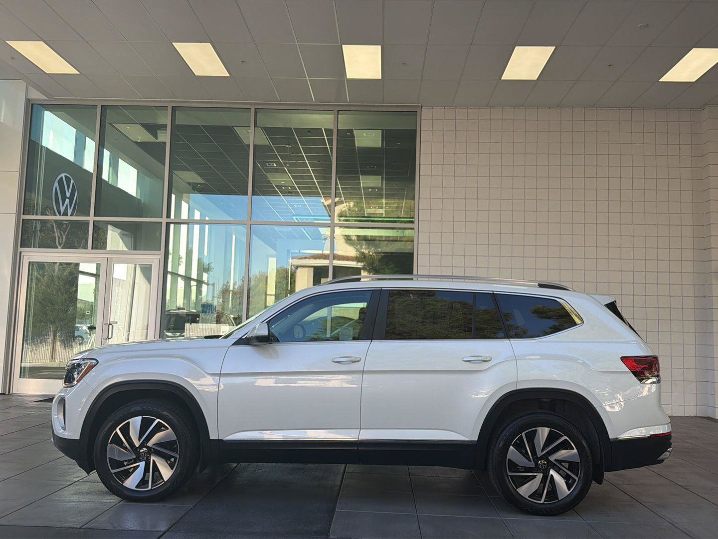 Certified 2024 Volkswagen Atlas SEL AWD/4WD image 2