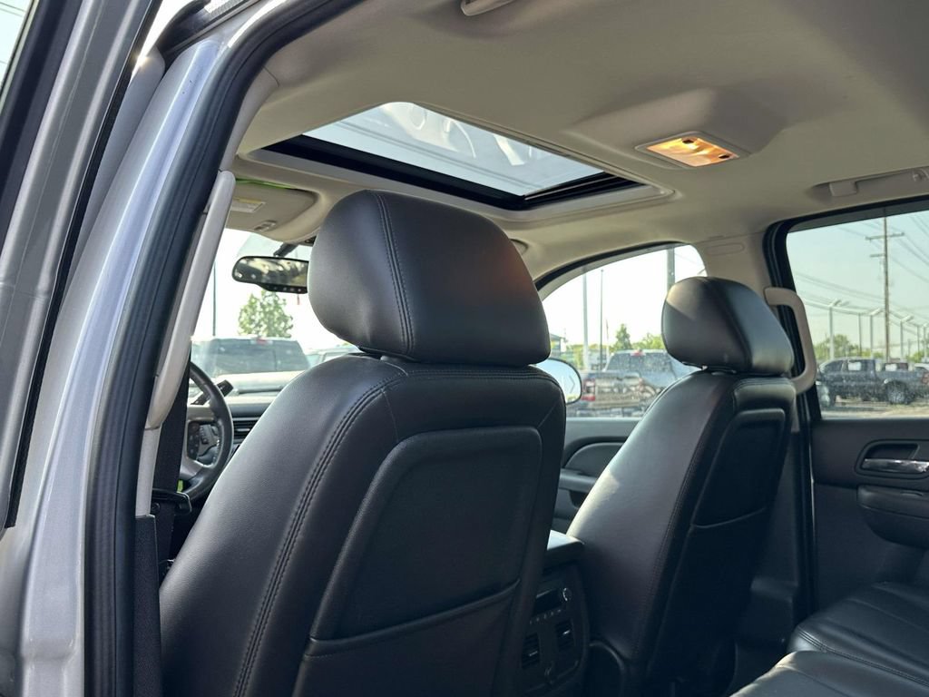 Used 2010 Chevrolet Avalanche LT w/ Luxury Package AWD/4WD image 17